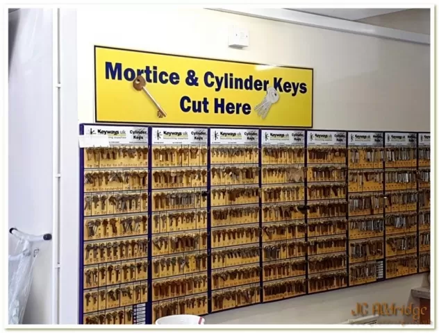Gloucestershire builders merchants key cutting service
